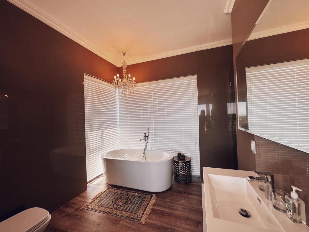 Luxury Home Located On Pinnacle Point Golf Estate Моссел-Бей Экстерьер фото